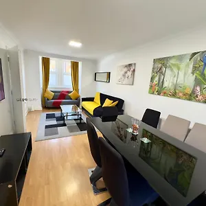 3 Bedrooms 3 Bathrooms Spacious House, Reception, Kitchen, Garden, Parking Apartamento Londres